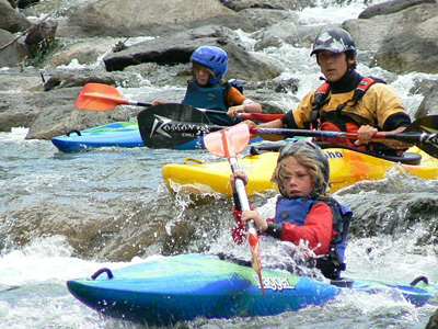 Kanocursus voor kinderen in de pyreneeen